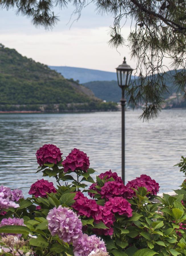 Sunny Port Apartment & Rooms Perast Exterior photo